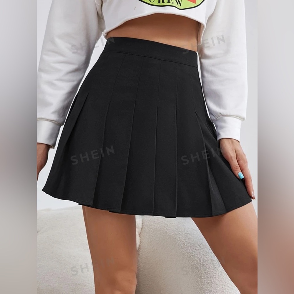 SHEIN nwt black pleated skirt